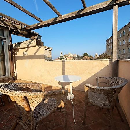 Domus Mirabilis Homestay Ancona Exteriör bild