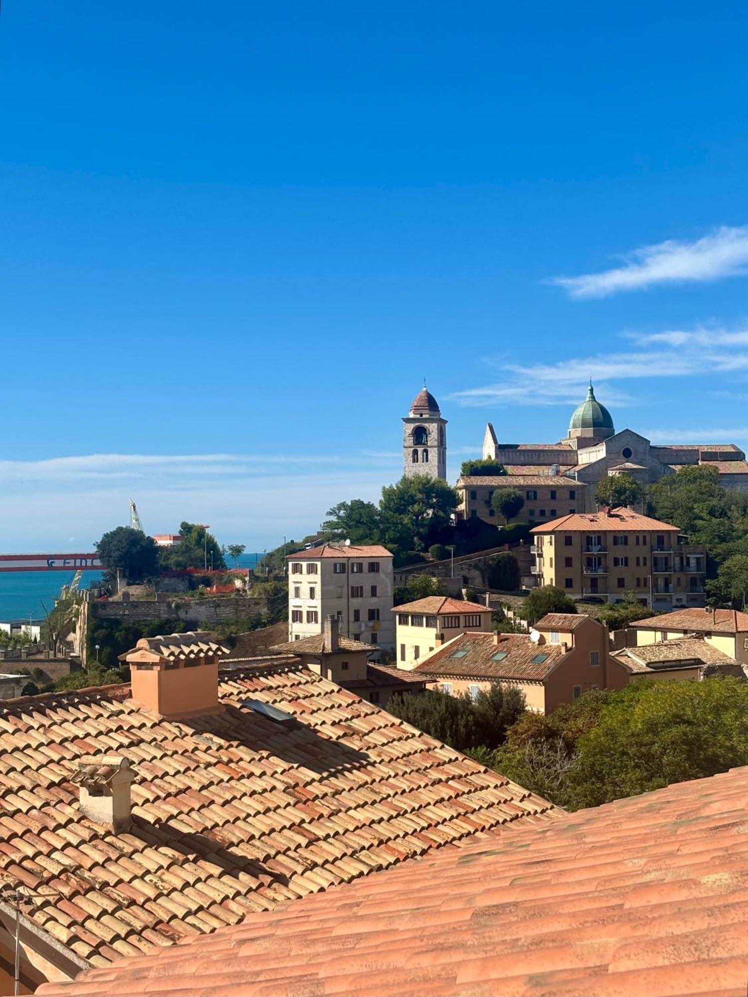Domus Mirabilis Homestay Ancona Exteriör bild