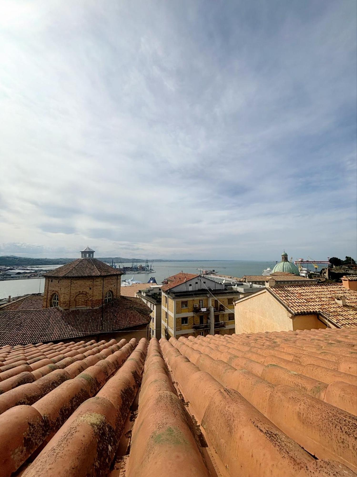 Domus Mirabilis Homestay Ancona Exteriör bild