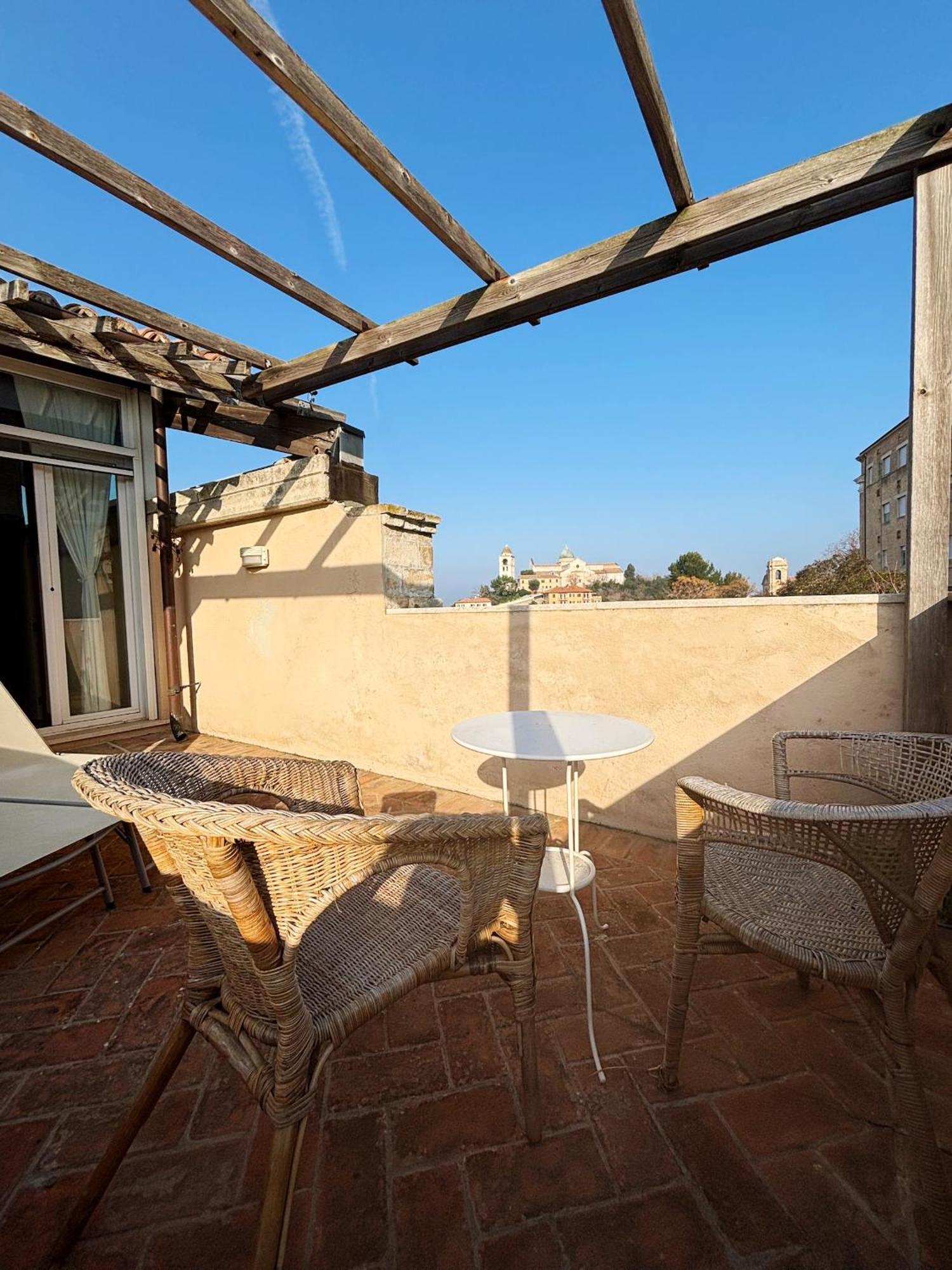Domus Mirabilis Homestay Ancona Exteriör bild