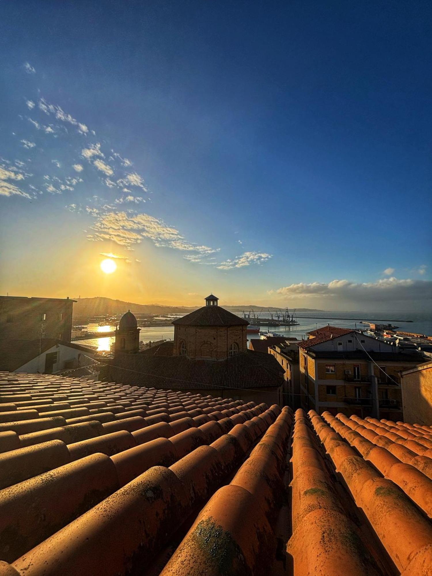 Domus Mirabilis Homestay Ancona Exteriör bild